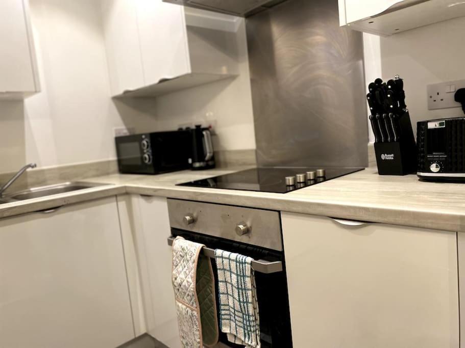 City Centered 2 Bed Serviced Apartment- Sherpa Homes Swindon Esterno foto
