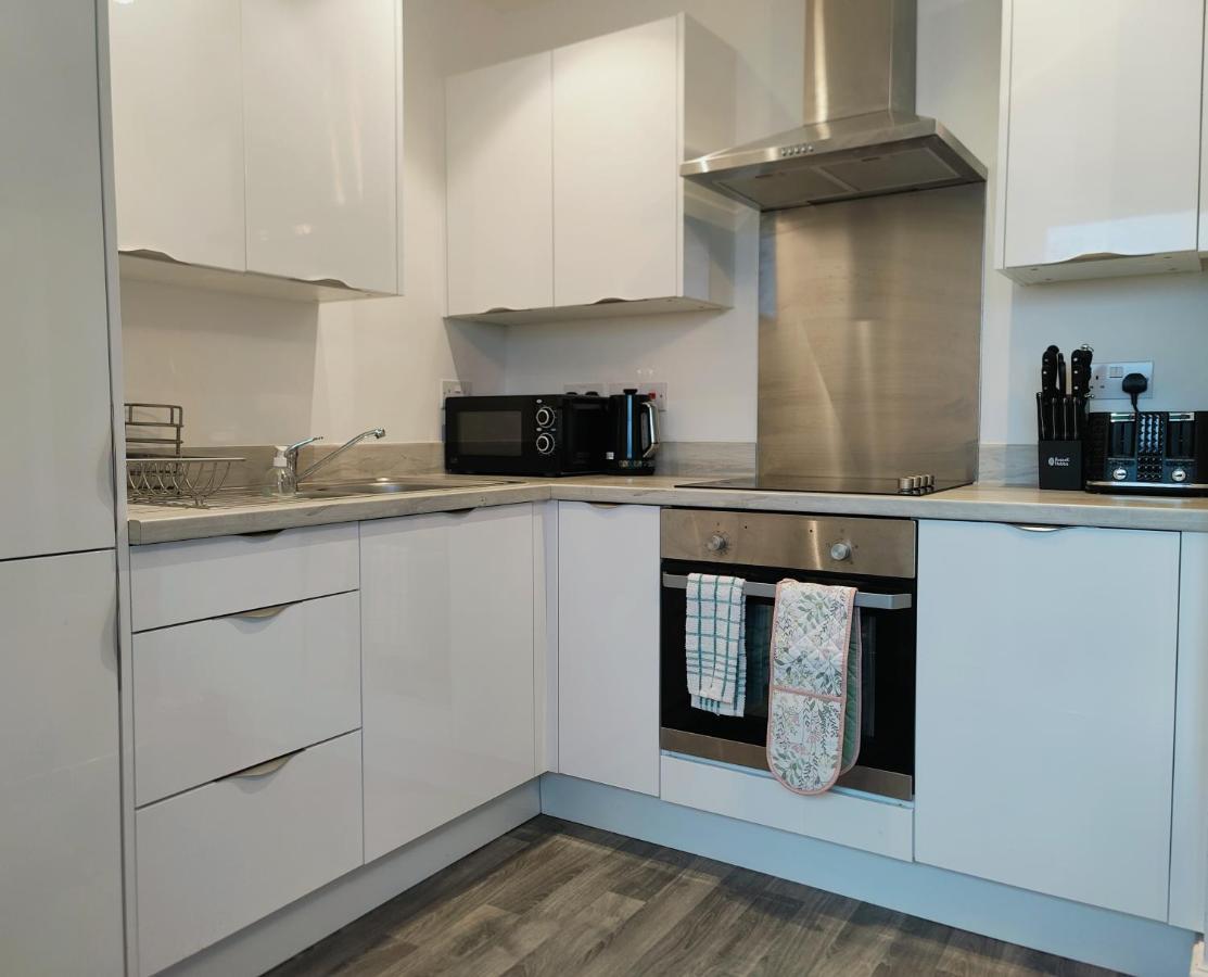 City Centered 2 Bed Serviced Apartment- Sherpa Homes Swindon Esterno foto