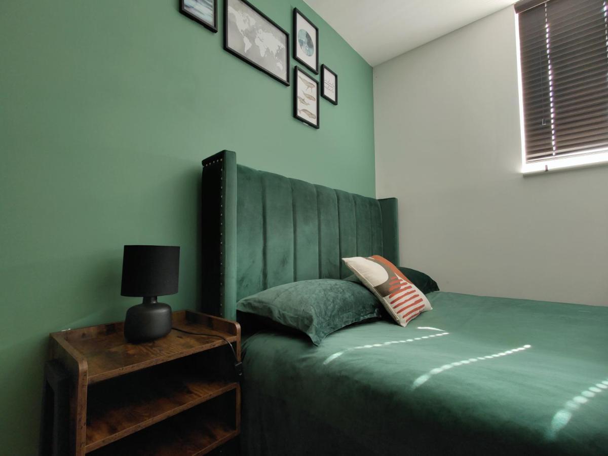 City Centered 2 Bed Serviced Apartment- Sherpa Homes Swindon Esterno foto