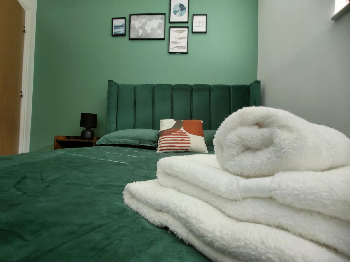 City Centered 2 Bed Serviced Apartment- Sherpa Homes Swindon Esterno foto